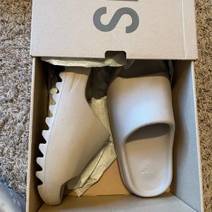 Yeezy Slide “Bone 2022”